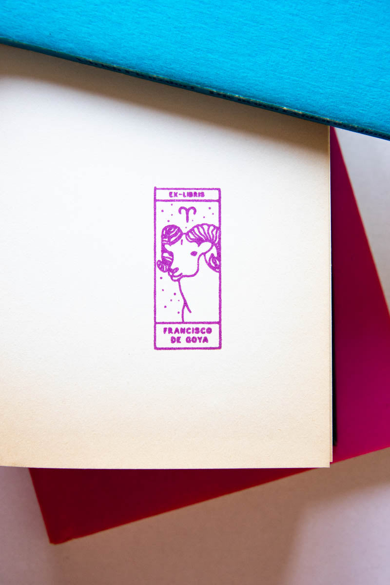 Portadilla de libro estampado con sello exlibris con signo del zodiaco aries