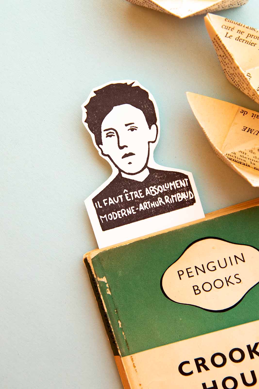 Marcapáginas Arthur Rimbaud dentro de un libro
