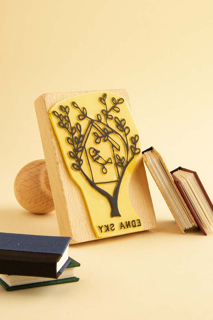 Sello ex-libris con una casita de pájaro