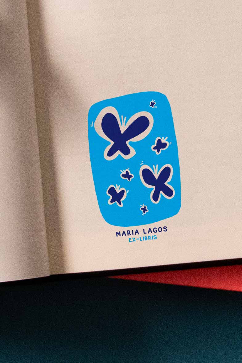Portadilla de libro estampado con sello exlibris de mariposas
