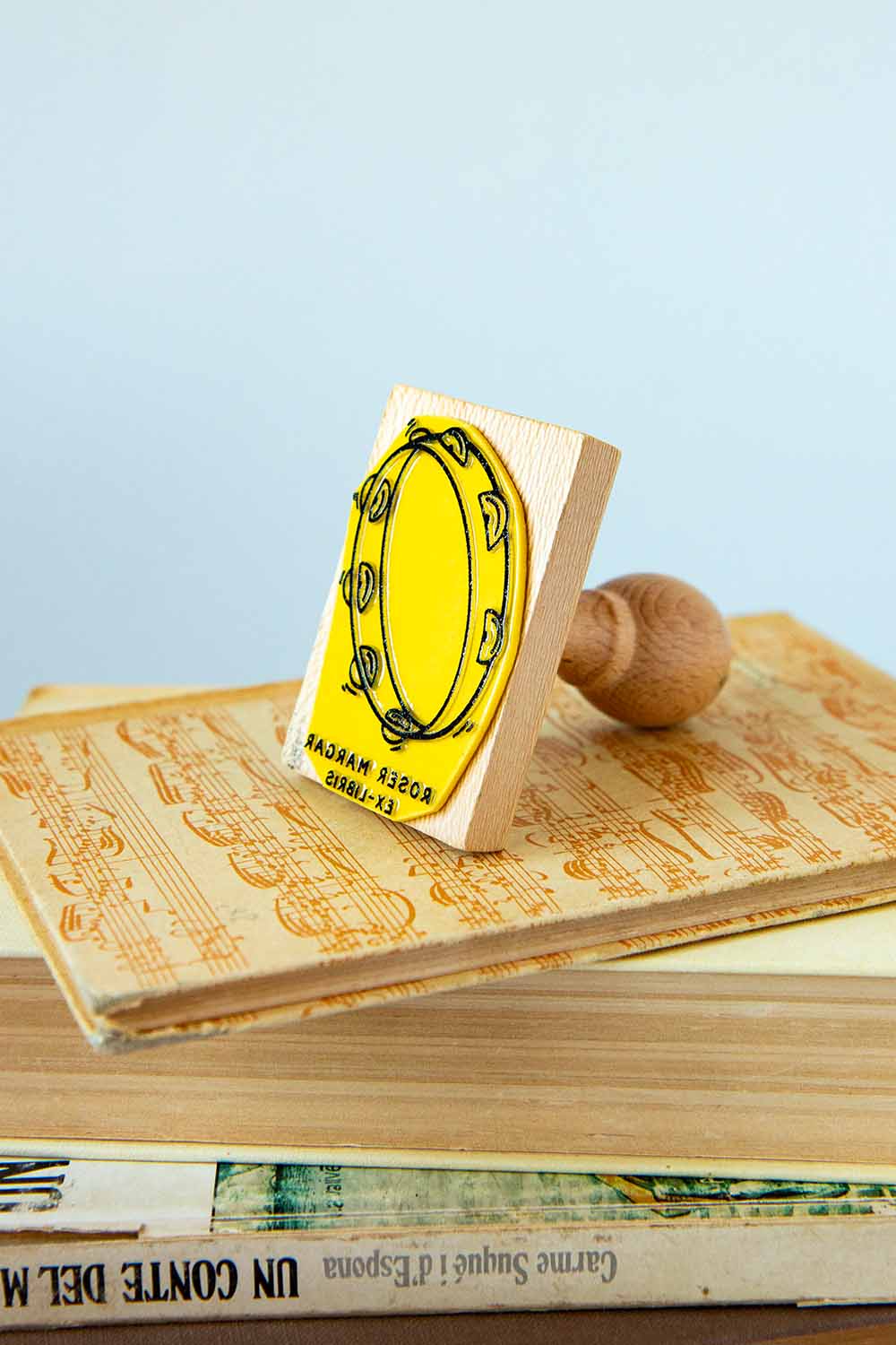 Sello exlibris grabado con pandereta