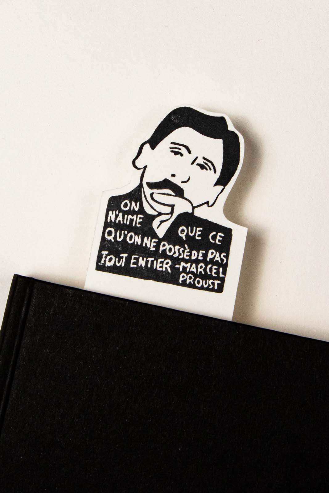 Marcapáginas con el retrato de Marcel Proust